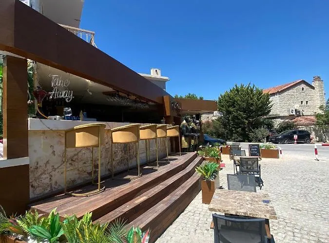 Cat Kapi Alacati 호텔 *