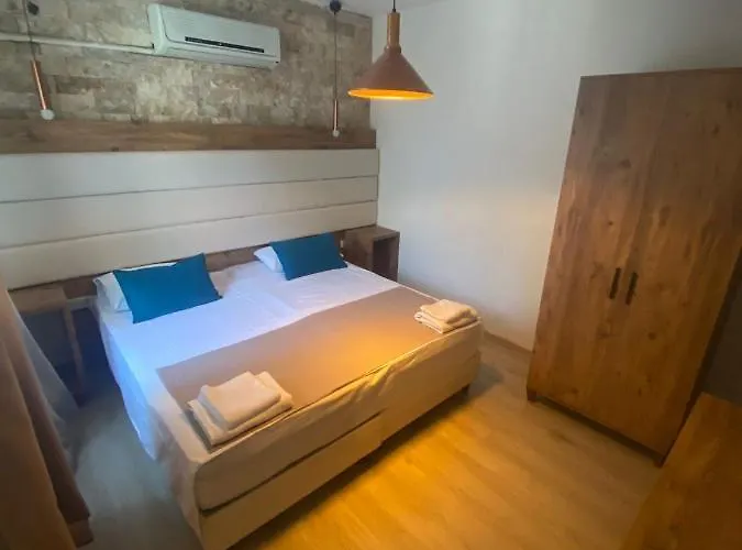 Cat Kapi Alacati Çeşme